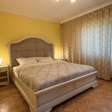 Apartment Palace Of Parliament Бухарест Екстер'єр фото